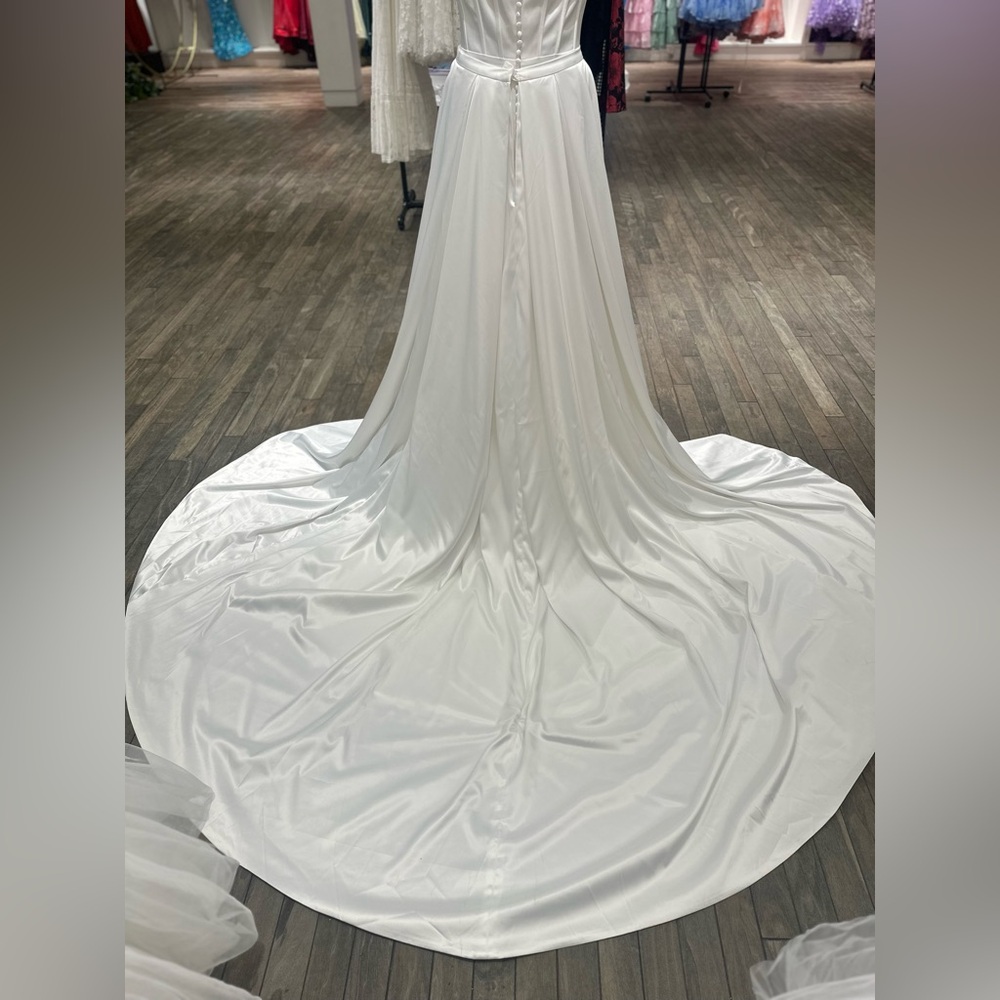 MOONLIGHT Modern Corset Satin with Detachable Overskirt Bridal Dress - Picture 5 of 10